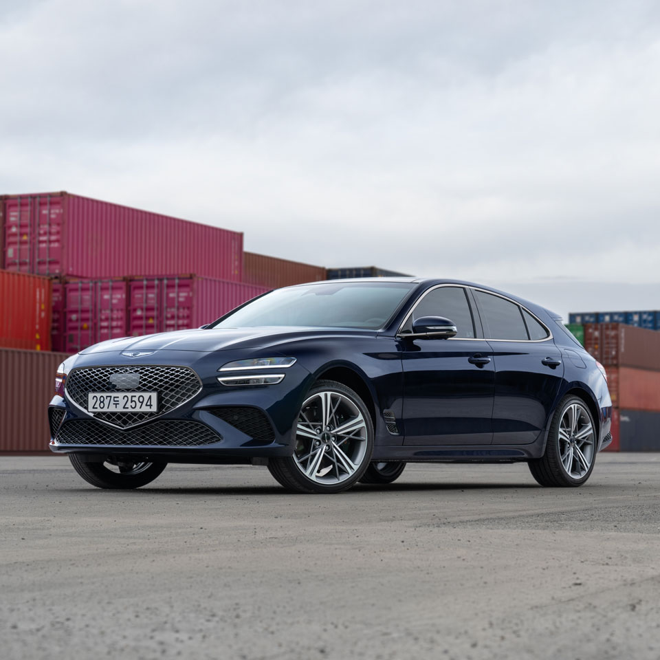 A presence that adapts, yet remains distinct. The G70 Shooting Brake carries a distinctive character across every setting. - th