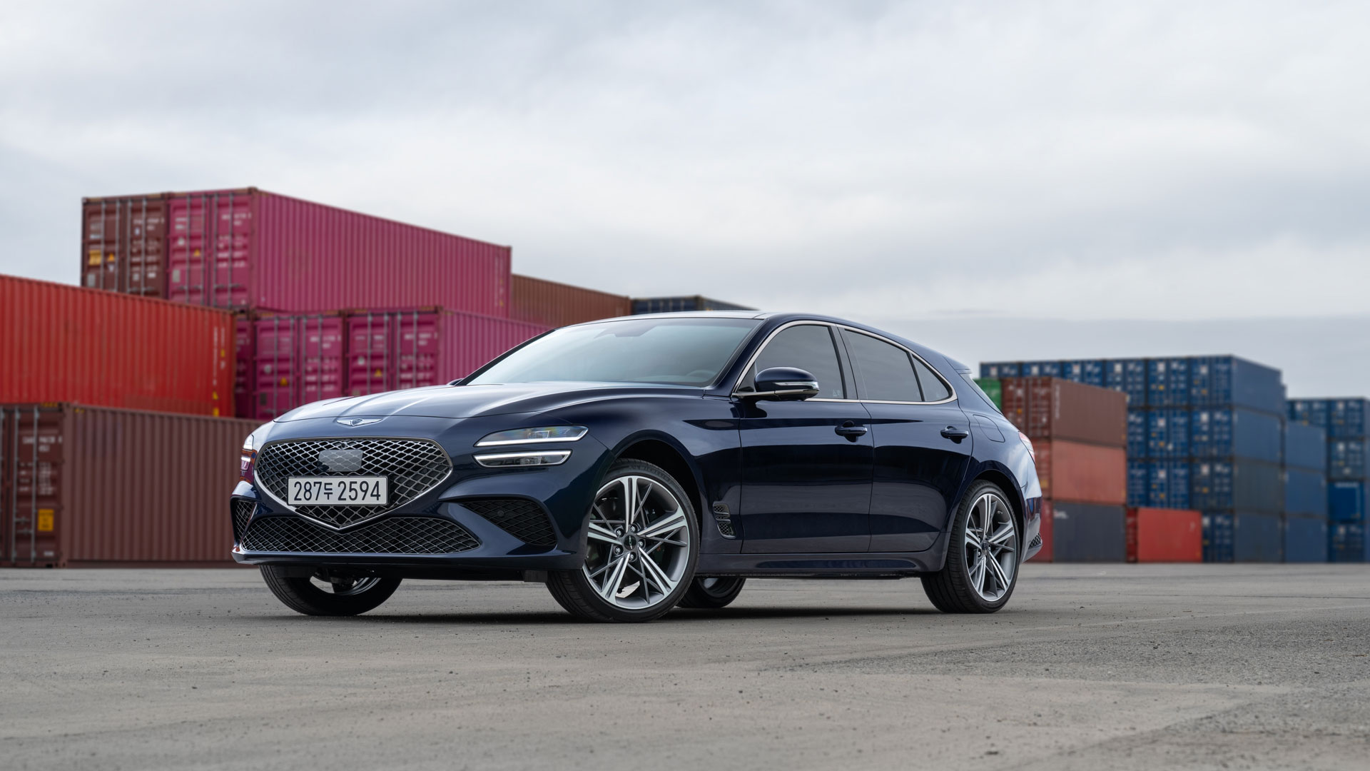 A presence that adapts, yet remains distinct. The G70 Shooting Brake carries a distinctive character across every setting. - main