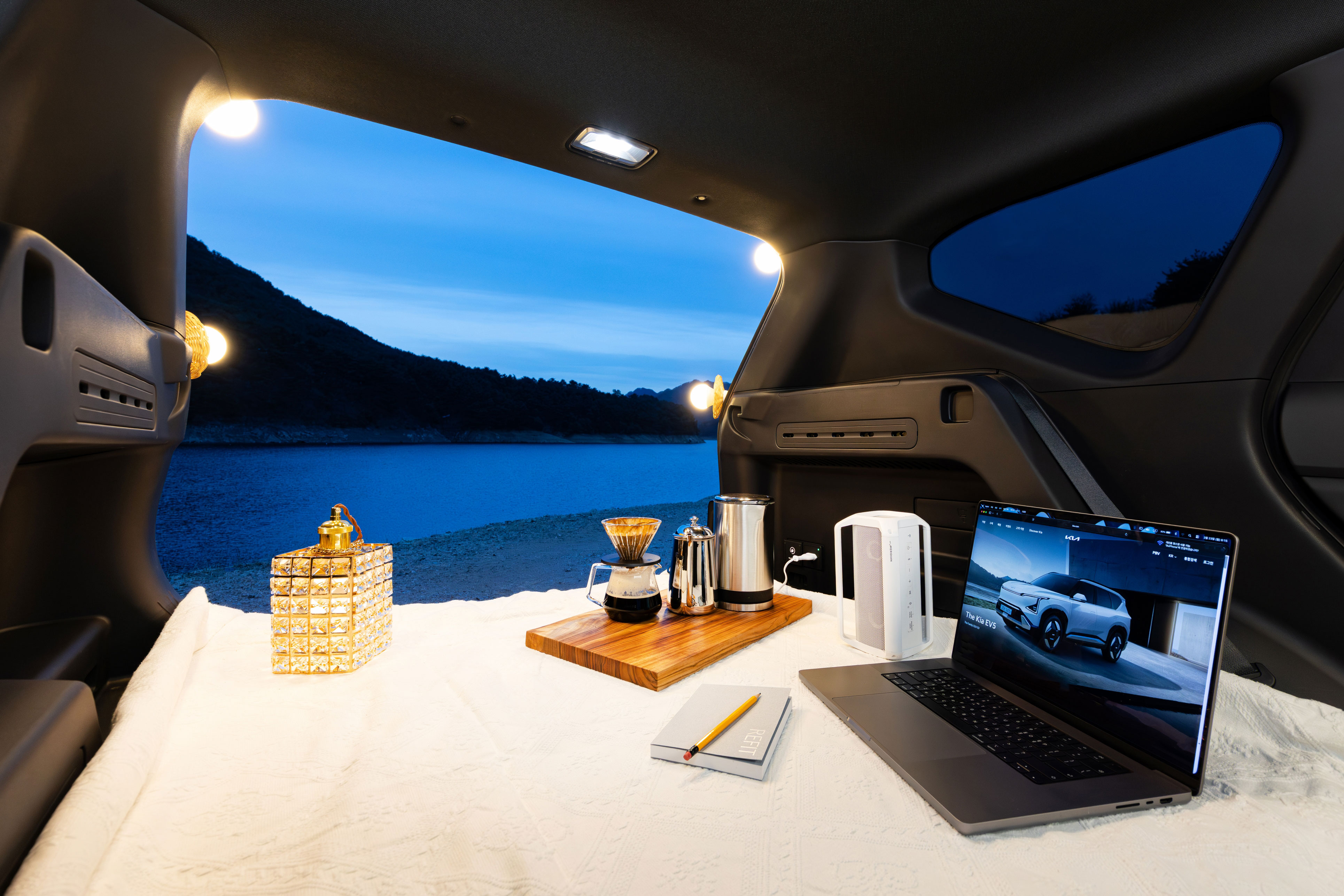 기아 EV5 GT-Line 차량의 트렁크 내부