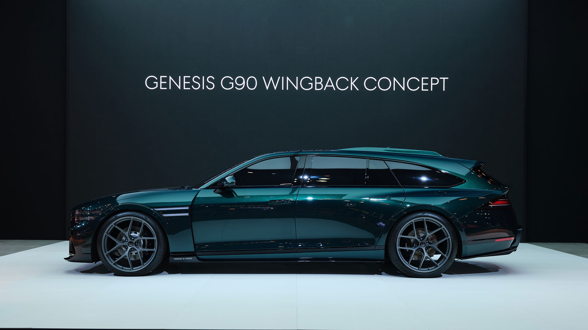 2026 뉴욕 국제 오토쇼에 전시된 제네시스 'G90 윙백 콘셉트'