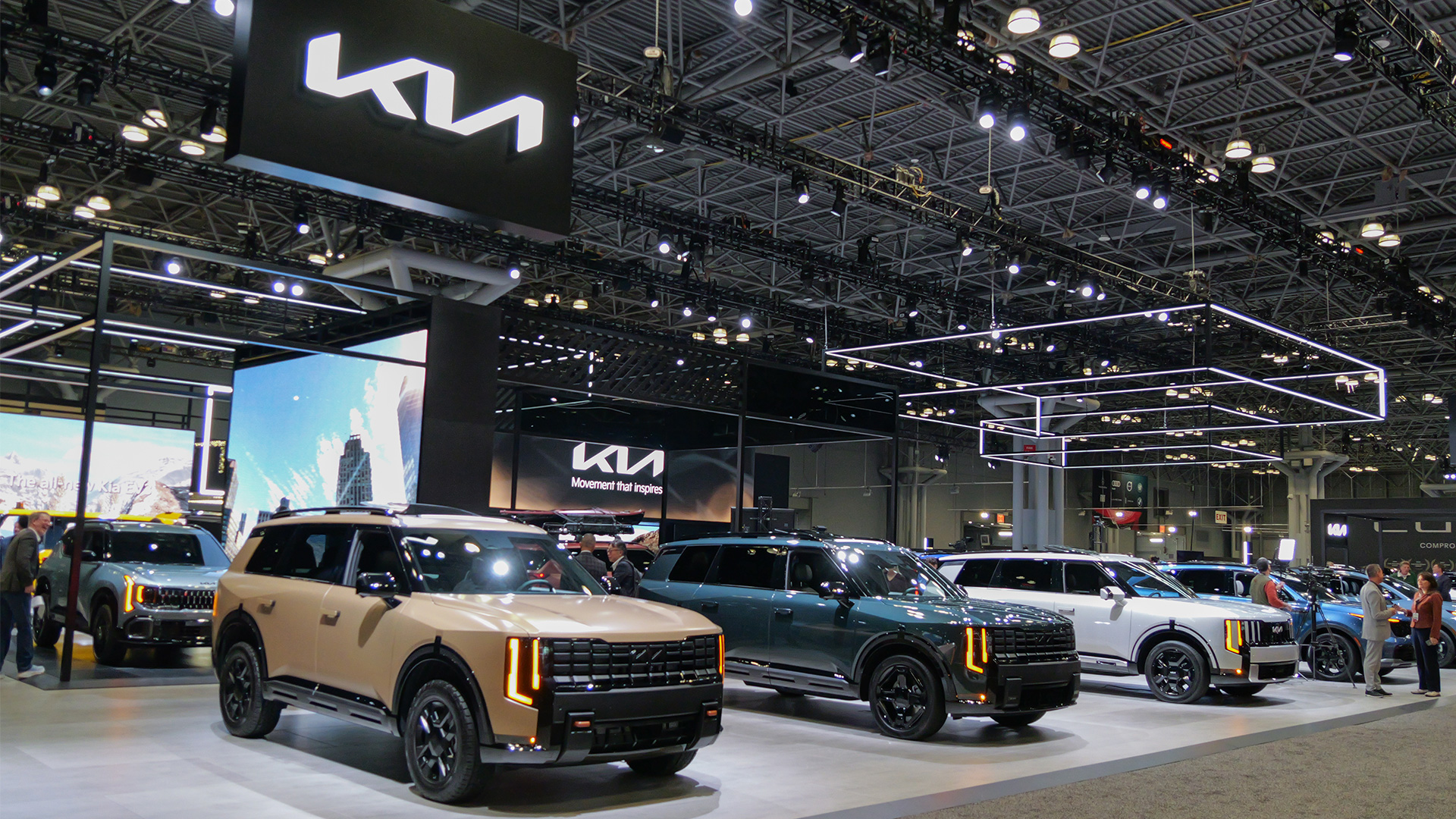 2026 뉴욕 국제 오토쇼 내 기아 부스 전경