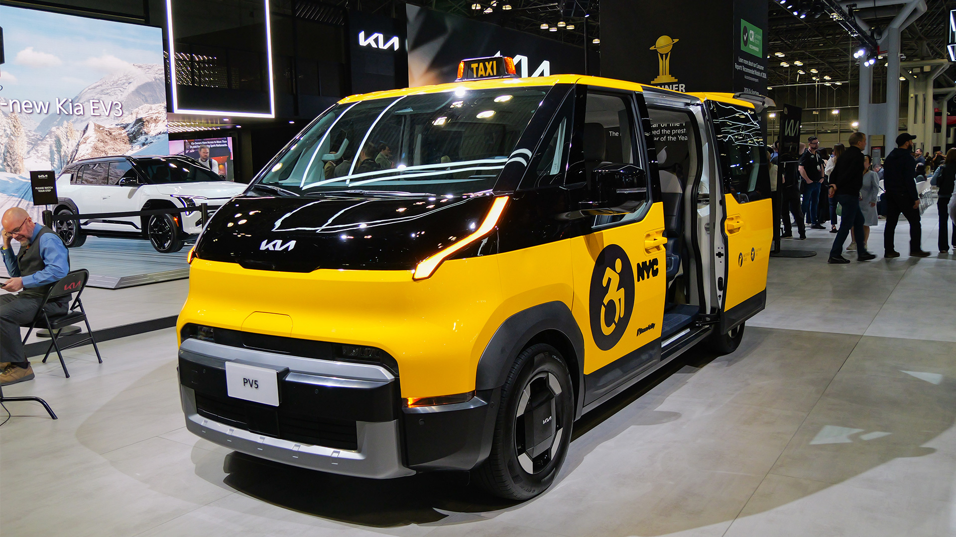 2026 뉴욕 국제 오토쇼 현장에 전시된 PV5 WAV 콘셉트카