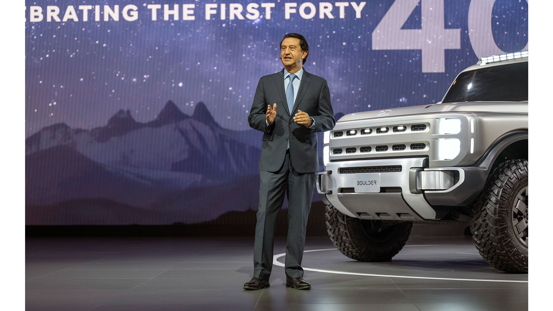 호세 무뇨스(José Muñoz) 현대차 대표이사 사장이 2026 뉴욕 국제 오토쇼 현대차 프레스 컨퍼런스에서 발표하는 모습