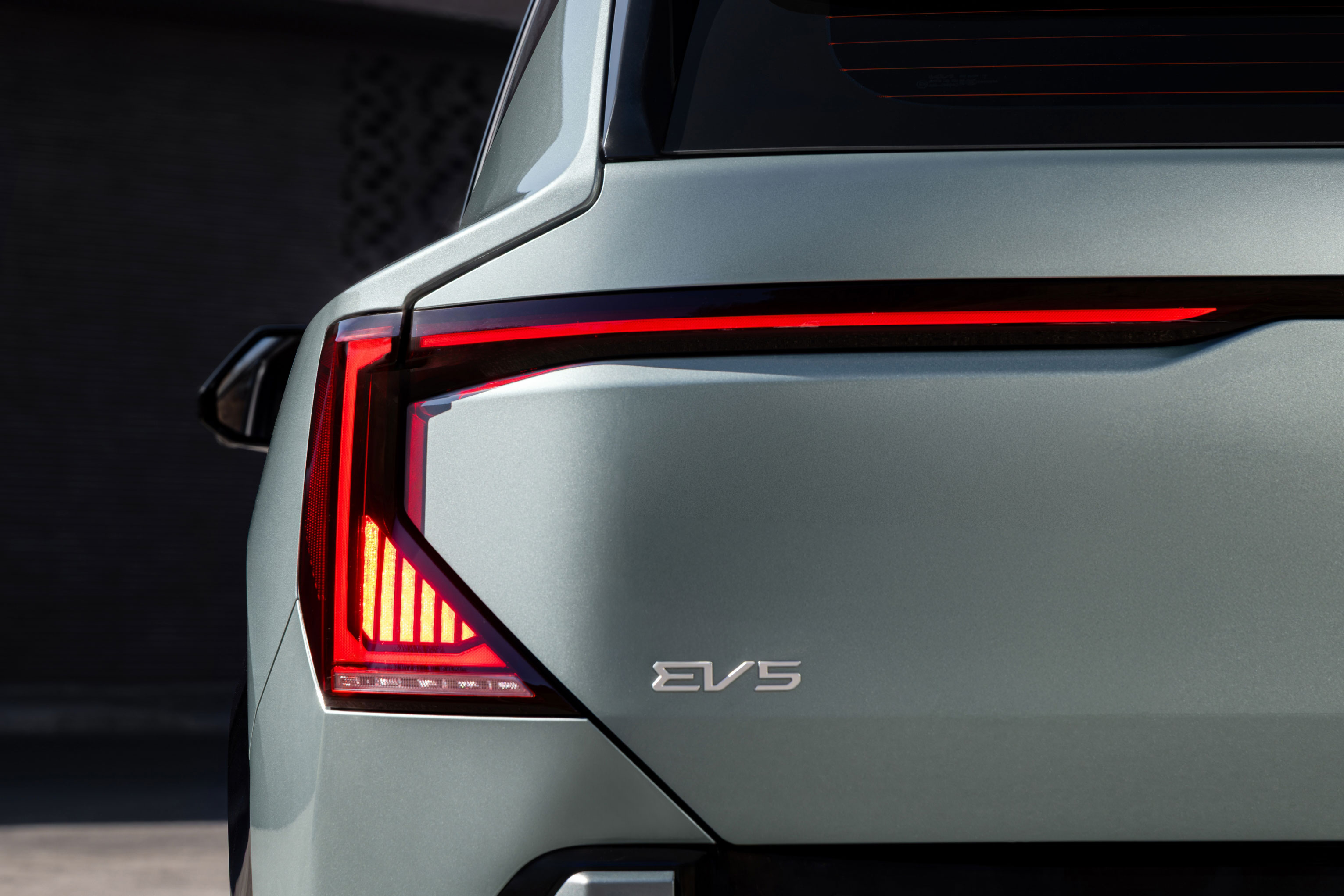 Set against rugged terrain, the Kia EV5 GT-Line stands out with distinctive details and proportions (8)