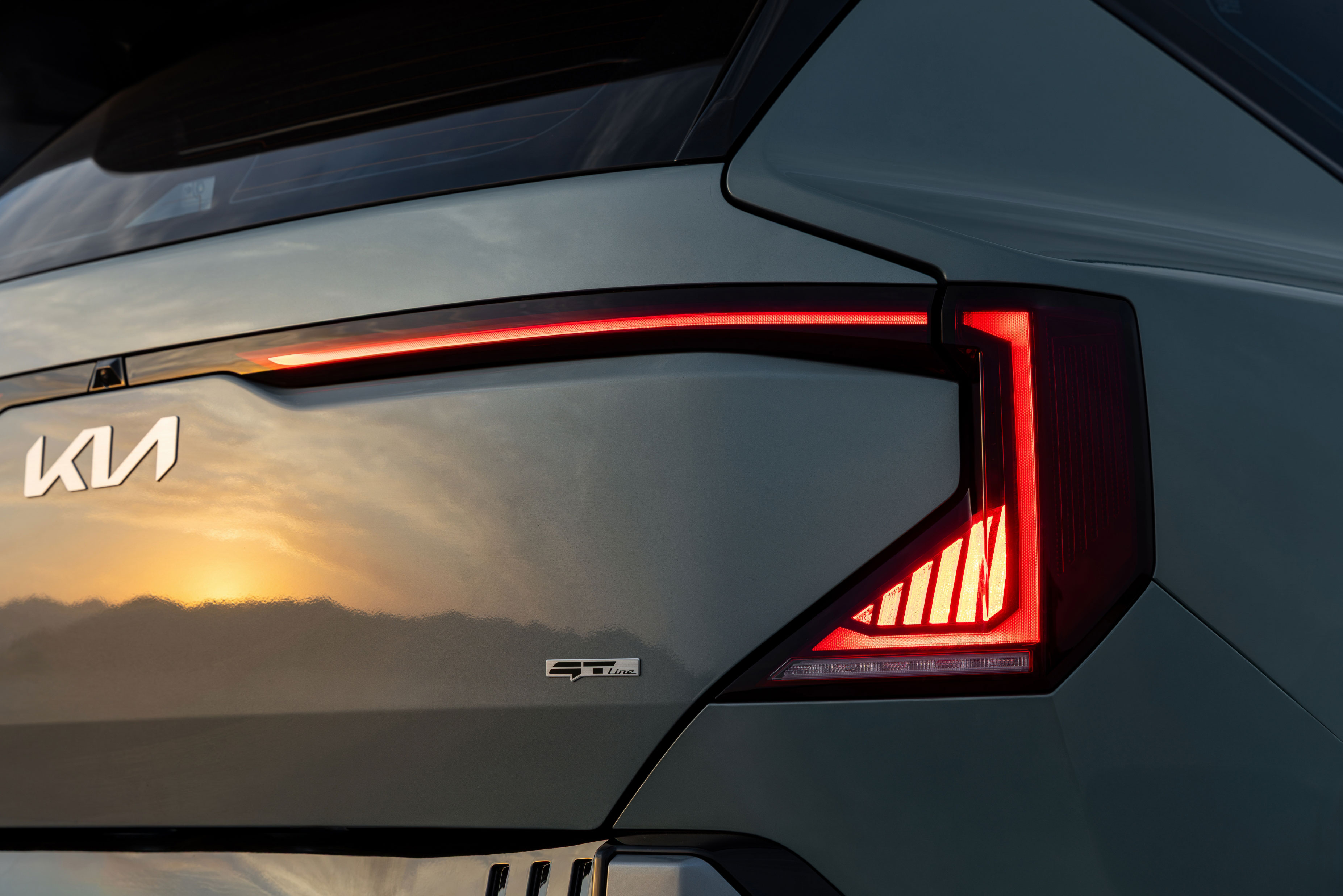 Set against rugged terrain, the Kia EV5 GT-Line stands out with distinctive details and proportions (9)