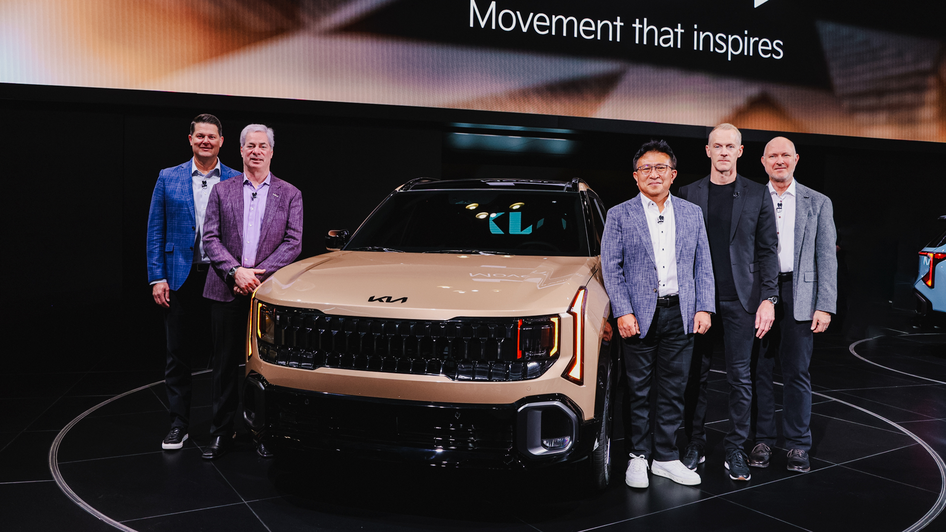 에릭 왓슨 기아 미국법인 영업담당 부사장, 러셀 와거 기아 미국법인 마케팅담당 부사장, 윤승규 기아 북미권역본부장 및 미국판매법인장 사장, 커트 칼 기아 미국 디자인센터 수석 디자이너, 오스 헤드릭 기아 미국법인 상품담당 디렉터