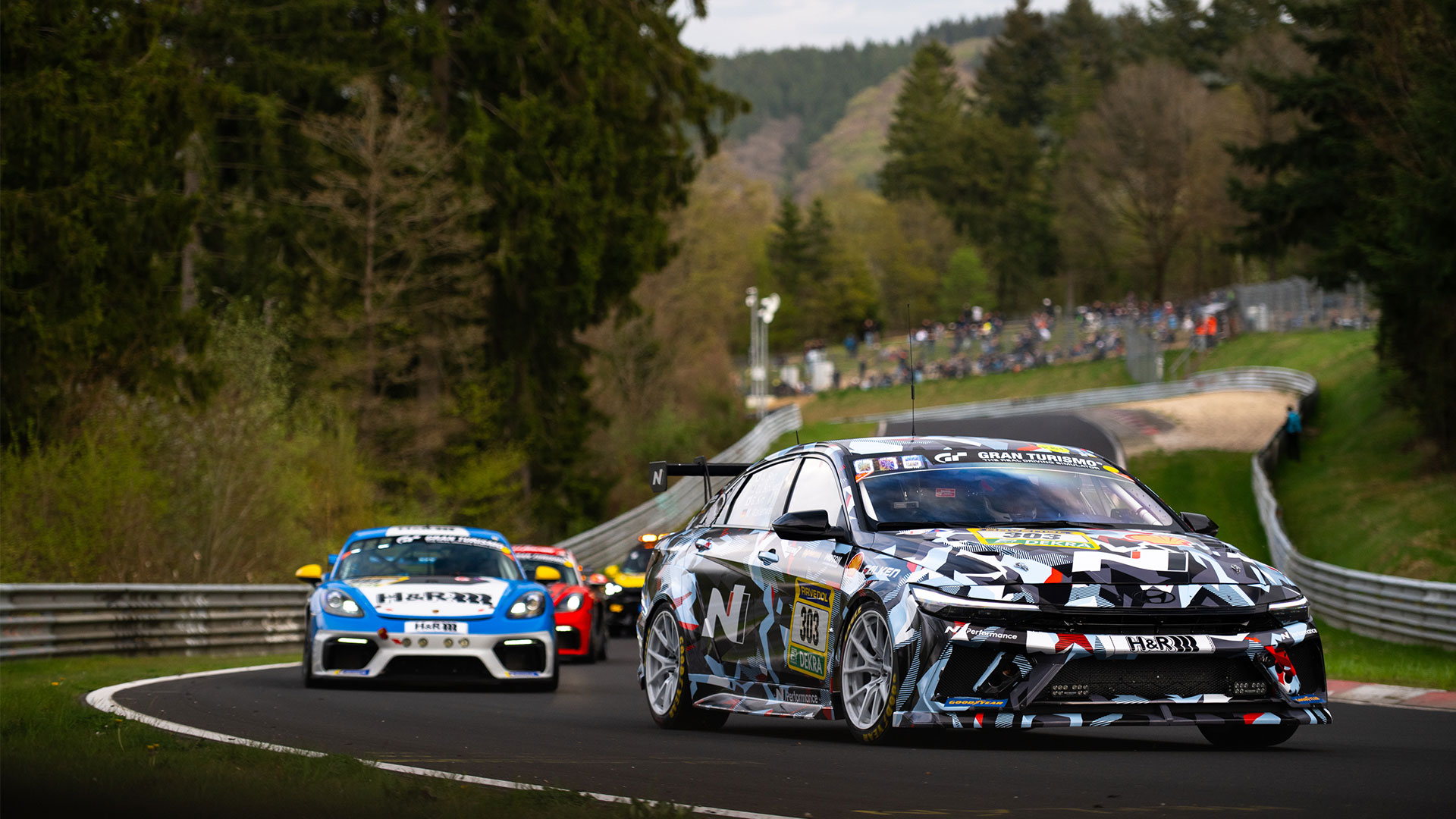 지난 19일(현지시간) 열린 뉘르부르크링 24시 예선전에 출전한 엘란트라 N1 RP.