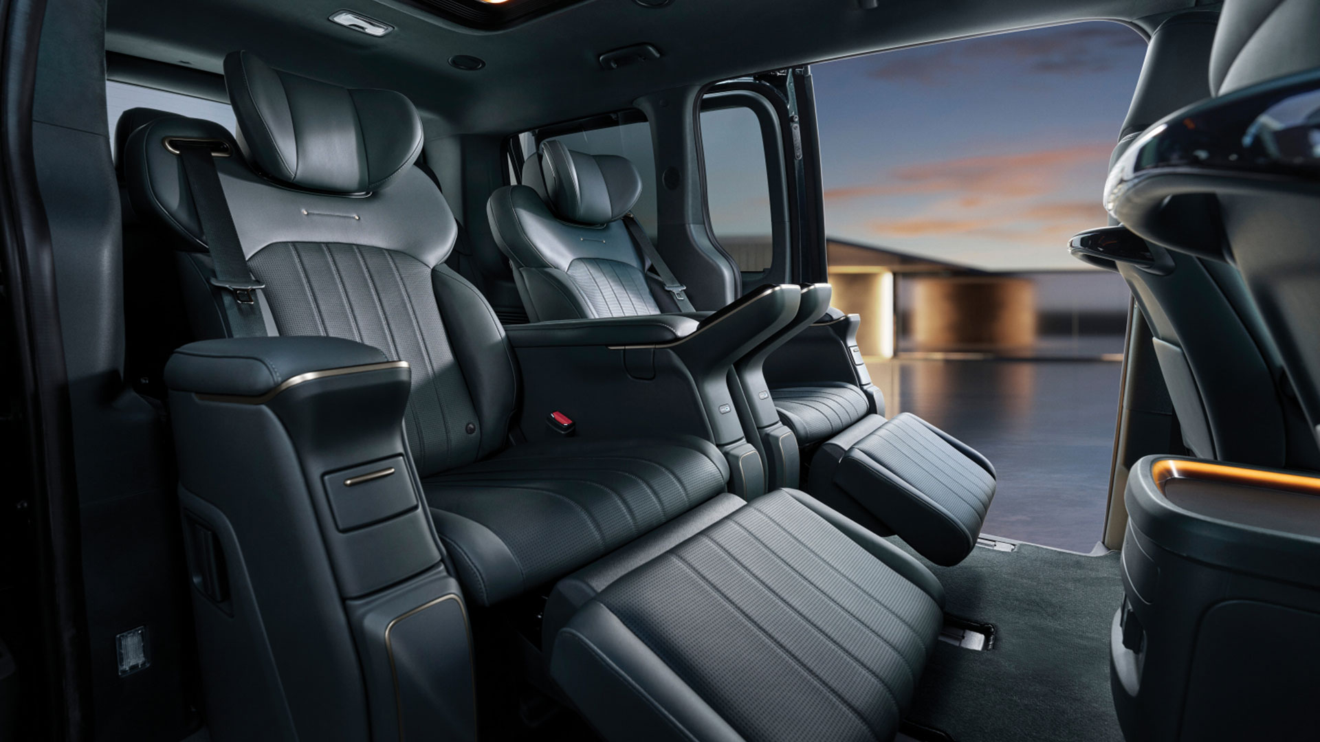 더 뉴 스타리아 리무진 내장