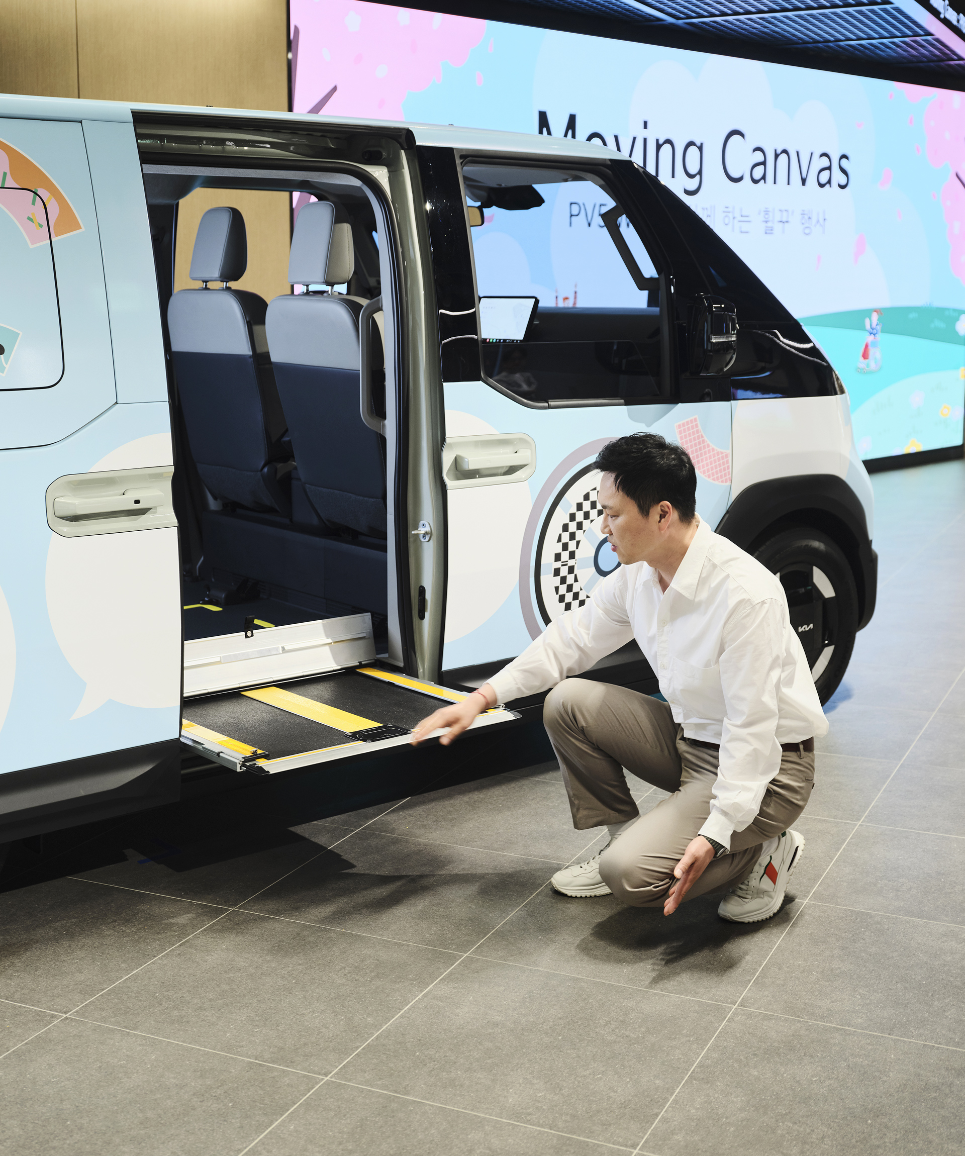 PV5 WAV를 설명하는 기아 PBV판매기획팀 오세진 팀장