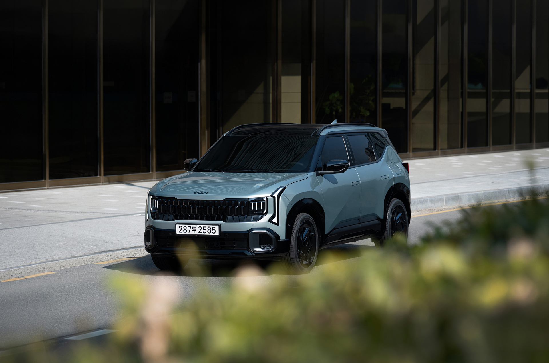 The All-New Seltos X-Line front three-quarter view on the road