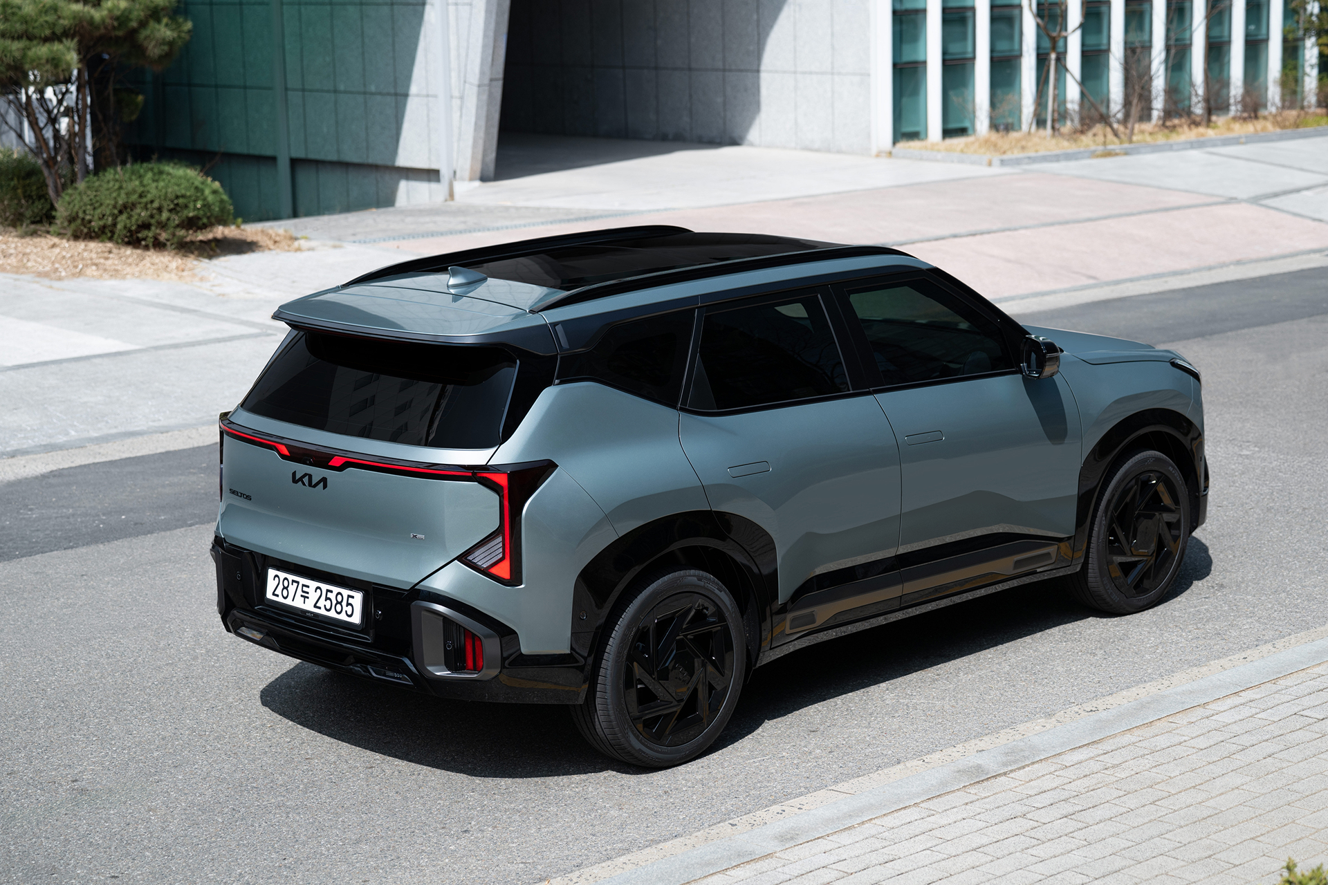 The All-New Seltos X-Line rear three-quarter view on the road