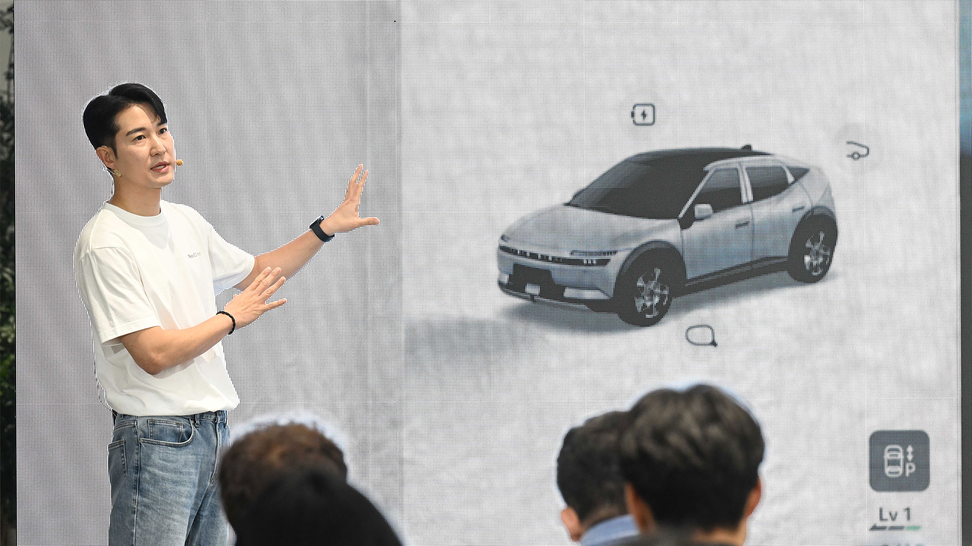 '플레오스 커넥트 미디어 데이'에서 UX에 대해 발표 중인 현대차·기아 UX전략팀 김창섭 책임연구원