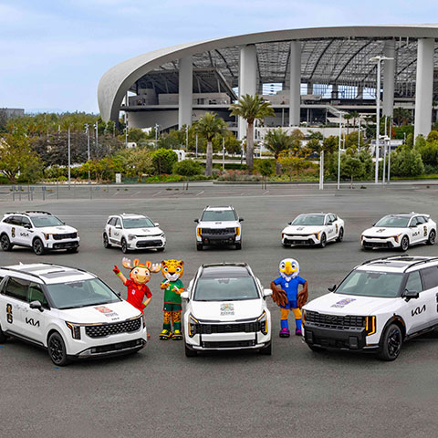 Kia Marks Global FIFA World Cup 2026™ Milestone with Official Vehicle Handover-th