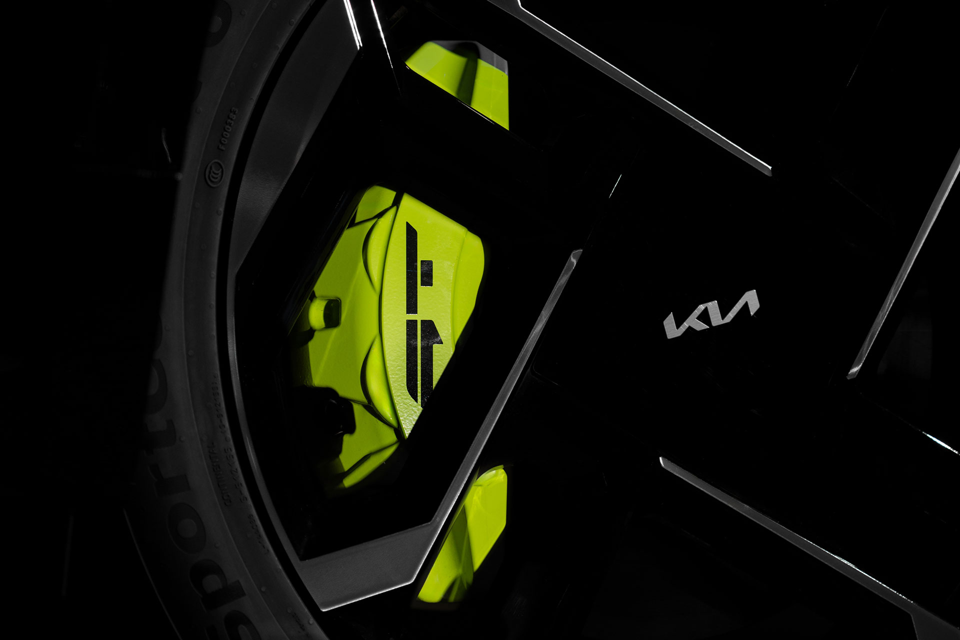 The wheel of the EV9 GT vehicle.
