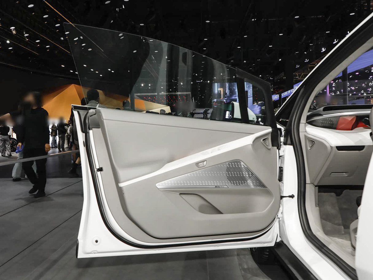 Frameless door of IONIQ V