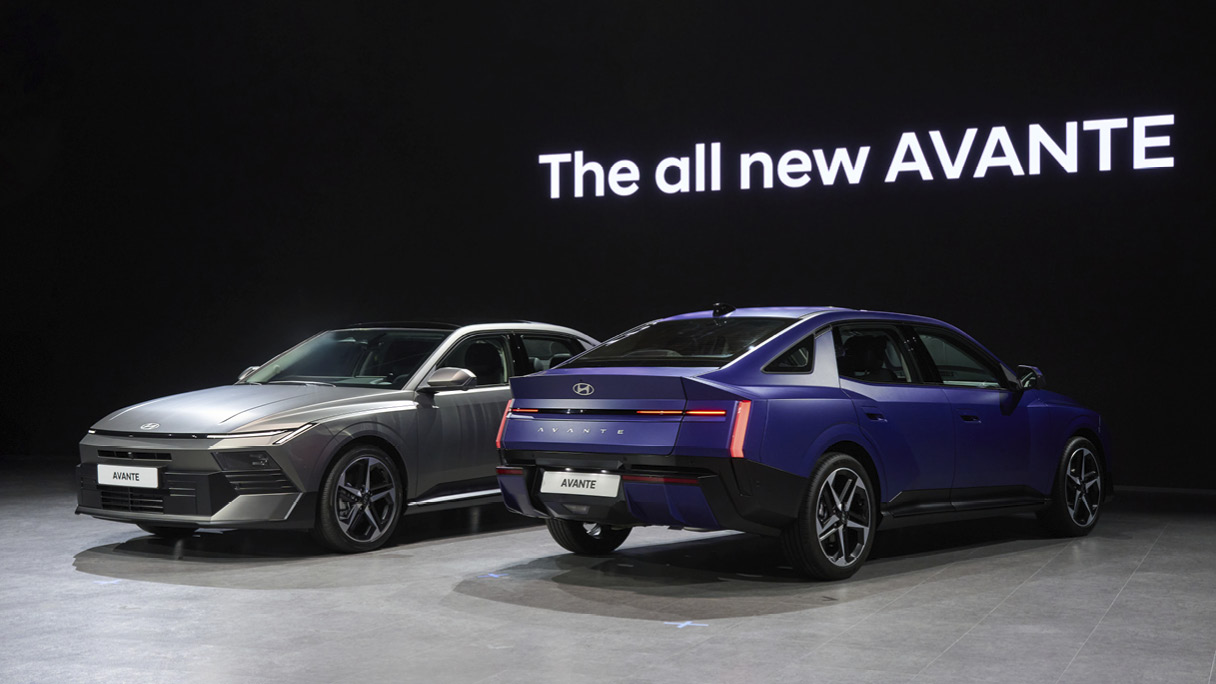 아반떼 전측면, 후측면 모습