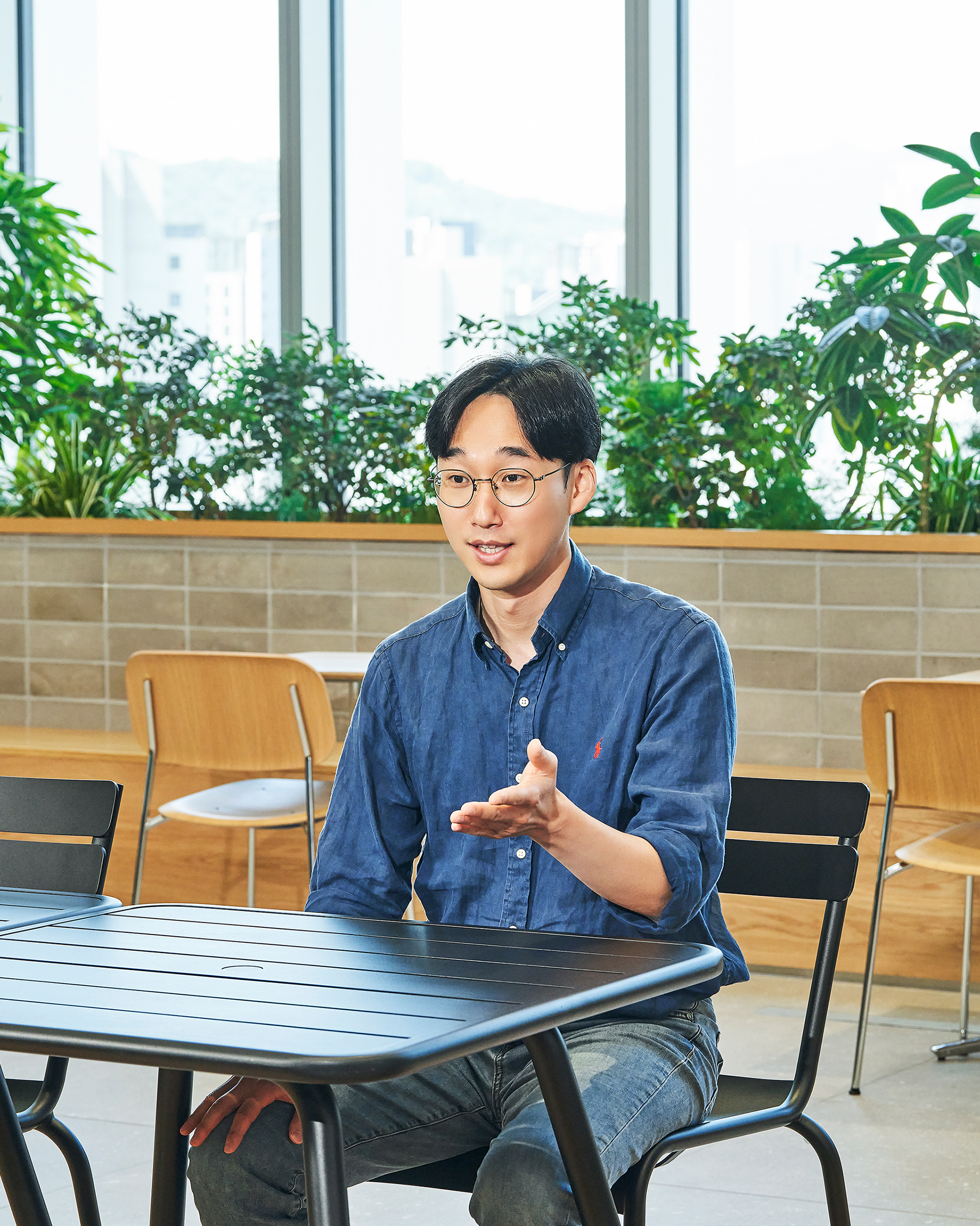 Oh Jeong-taek, Senior Manager, CV&LCV Solution Planning Team, during an interview