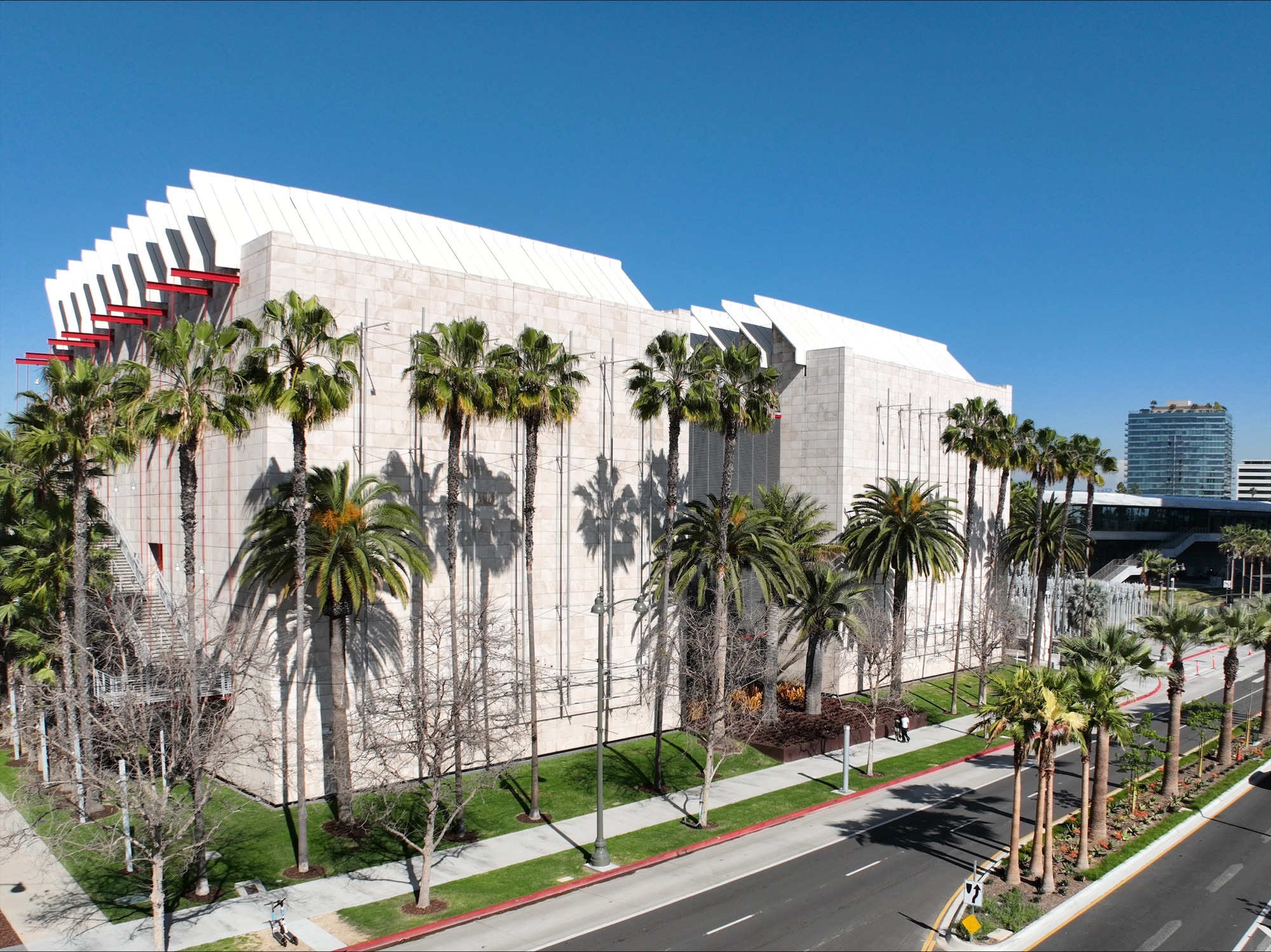Exterior of the Broad Contemporary Art Museum (BCAM) at LACMA, 2026, photo © Museum Associates/LACMA by Gary Leonard