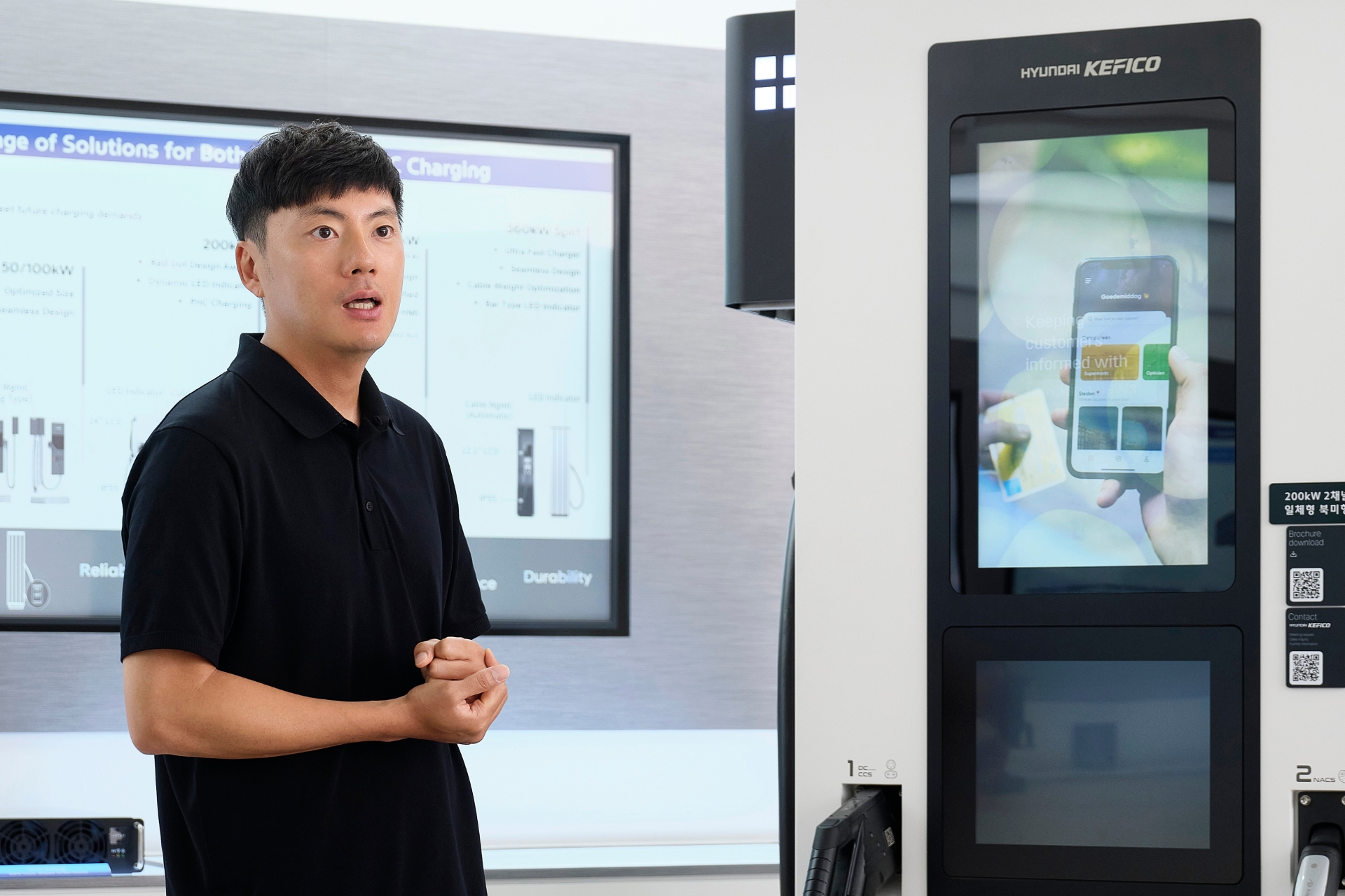 인터뷰 중인 EV충전기사업관리팀 오창석 책임매니저