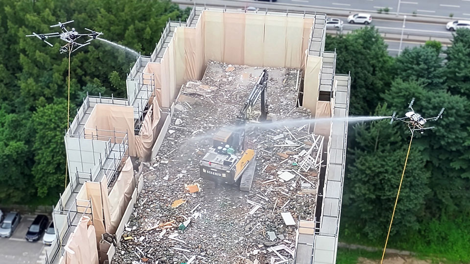 Hyundai E&C conducts an on-site demonstration of fugitive dust control using a water-spraying drone at the Gwacheon Jugong Apartment Complexes 8·9 Reconstruction Project site