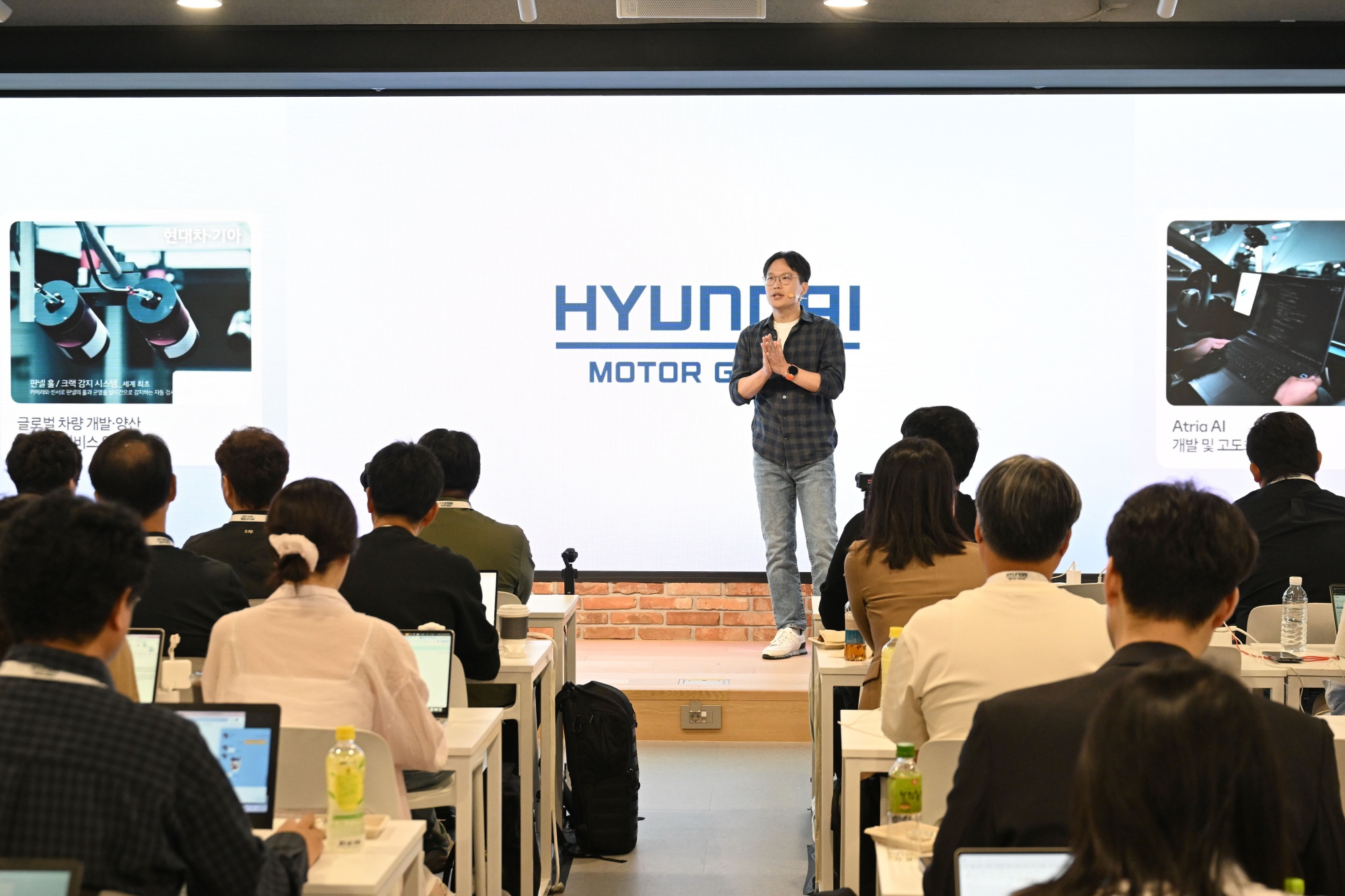 박민우 사장이 발표 중이다